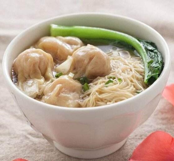 Jumbo Wonton Noodle Soup