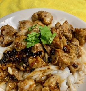 Steamed Spareribs Over Rice Noodle